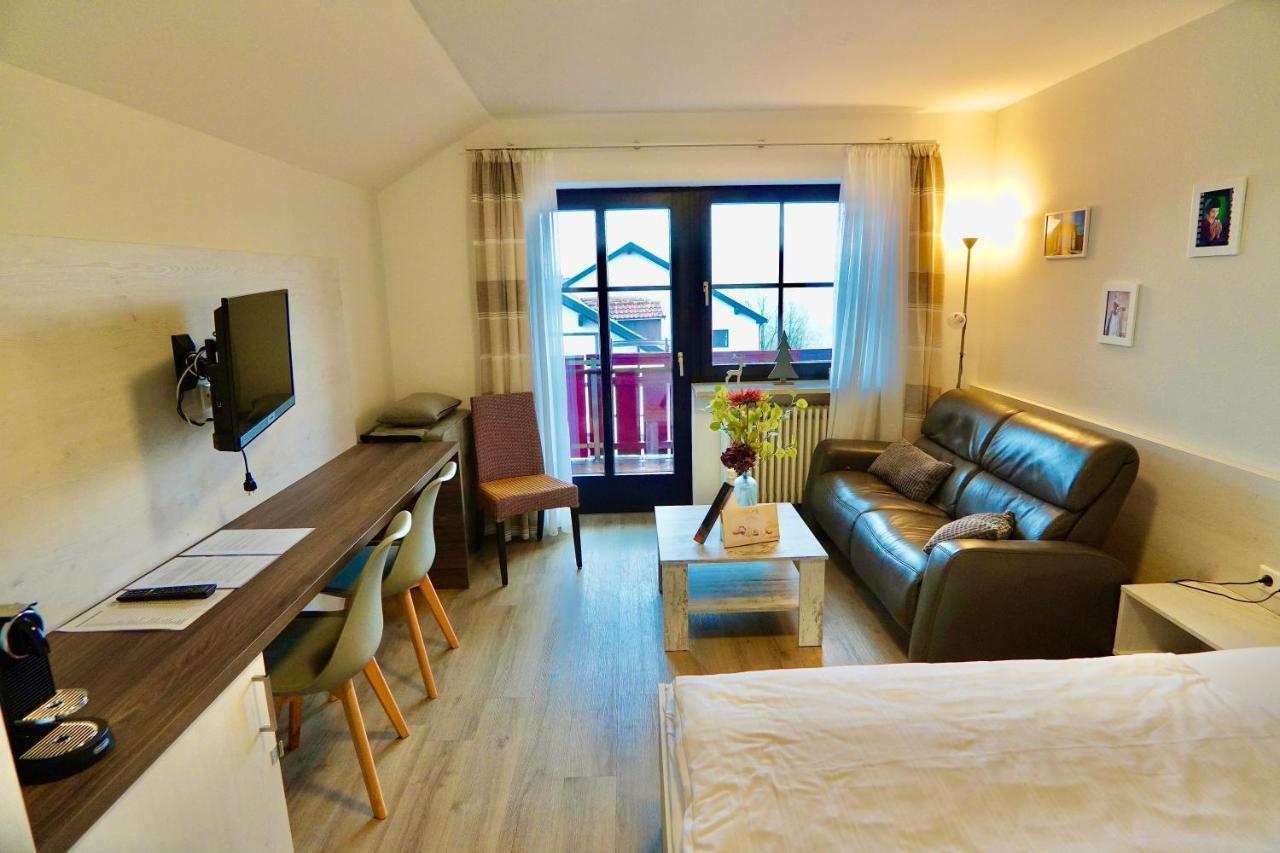 Hallelujah - Wunderschoenes Und Gepflegtes Apartment Mit Bademantelgang Zur Therme Bad Griesbach  Exterior photo
